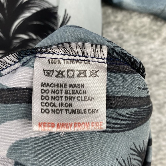 V.H.O Hawaiian Shirt Mens S Gray Black Palm Trees Beach Short Sleeve Button Up - Picture 4 of 8